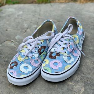 Doughnut Vans!!!! Women’s size 6